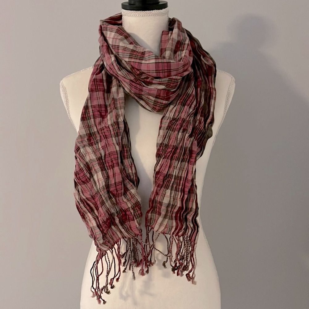 Women’s lightweight plaid fringed scarf/wrap